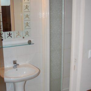 douche et WC dans la chambre